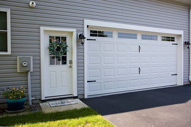 24/7 Emergency Garage Door Panel Replacement experts in Merlin, OR